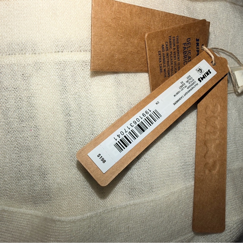 SKIMS Featherweight Cashmere Cardigan Egret - Picture 5 of 8